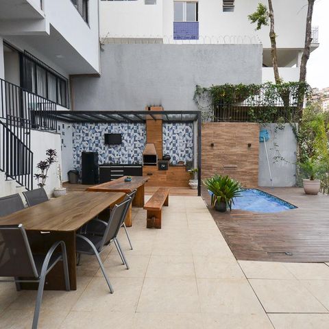 Casa à venda com 420m², 6 quartos e 2 vagas Casa à venda com 420m², 6 quartos e 2 vagasÁrea Externa