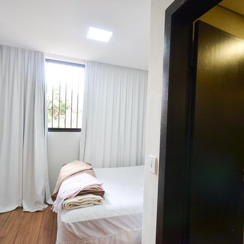 Casa à venda com 420m², 6 quartos e 2 vagas Casa à venda com 420m², 6 quartos e 2 vagasQuarto 5