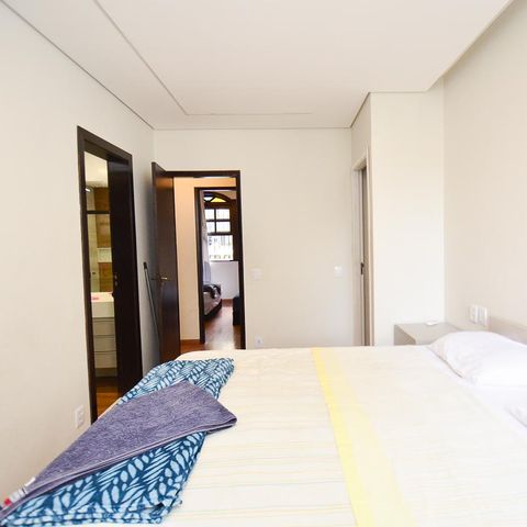 Casa à venda com 420m², 6 quartos e 2 vagas Casa à venda com 420m², 6 quartos e 2 vagasSuite