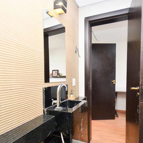Casa à venda com 420m², 6 quartos e 2 vagas Casa à venda com 420m², 6 quartos e 2 vagasBanheiro social 3