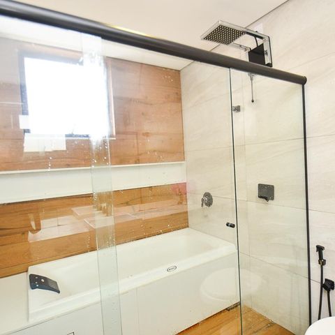 Casa à venda com 420m², 6 quartos e 2 vagas Casa à venda com 420m², 6 quartos e 2 vagasBanheiro suite