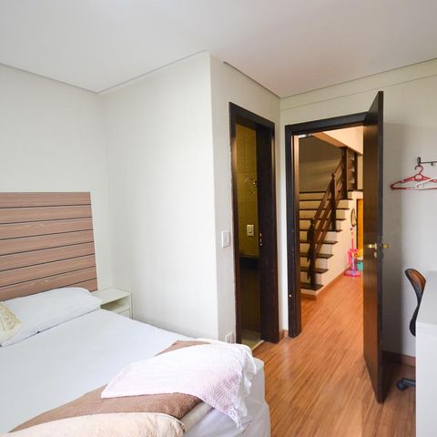 Casa à venda com 420m², 6 quartos e 2 vagas Casa à venda com 420m², 6 quartos e 2 vagasQuarto 5
