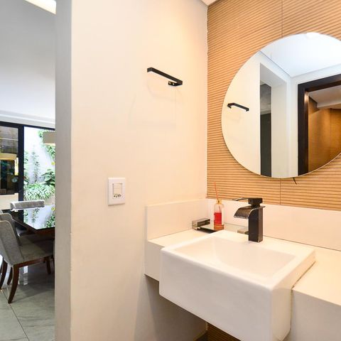 Casa à venda com 420m², 6 quartos e 2 vagas Casa à venda com 420m², 6 quartos e 2 vagasBanheiro social 2