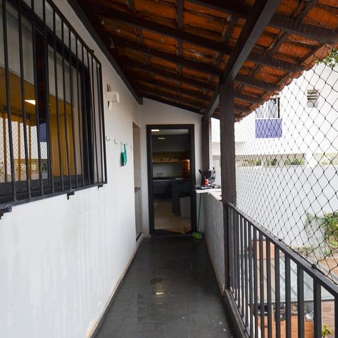 Casa à venda com 420m², 6 quartos e 2 vagas Casa à venda com 420m², 6 quartos e 2 vagasVaranda