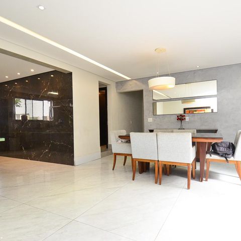 Casa à venda com 420m², 6 quartos e 2 vagas Casa à venda com 420m², 6 quartos e 2 vagasSala