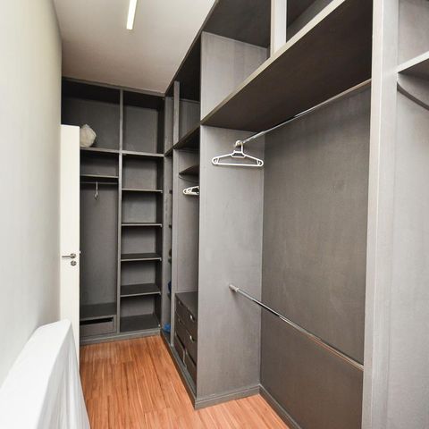 Casa à venda com 420m², 6 quartos e 2 vagas Casa à venda com 420m², 6 quartos e 2 vagasSuite/ closet