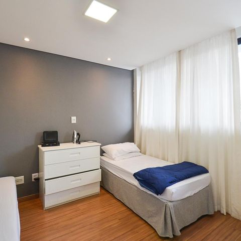 Casa à venda com 420m², 6 quartos e 2 vagas Casa à venda com 420m², 6 quartos e 2 vagasQuarto 4
