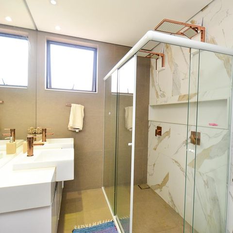 Casa à venda com 420m², 6 quartos e 2 vagas Casa à venda com 420m², 6 quartos e 2 vagasBanheiro social