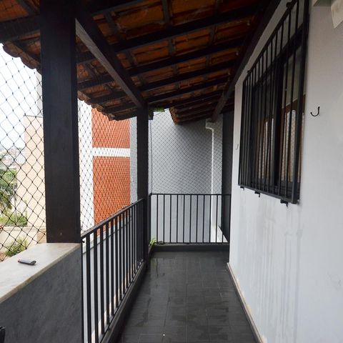 Casa à venda com 420m², 6 quartos e 2 vagas Casa à venda com 420m², 6 quartos e 2 vagasVaranda