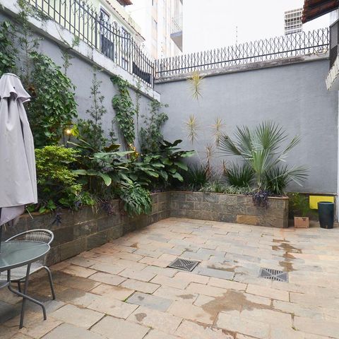 Casa à venda com 420m², 6 quartos e 2 vagas Casa à venda com 420m², 6 quartos e 2 vagasÁrea Externa