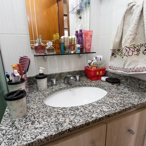 Casa à venda com 86m², 3 quartos e 2 vagas Casa à venda com 86m², 3 quartos e 2 vagasBanheiro