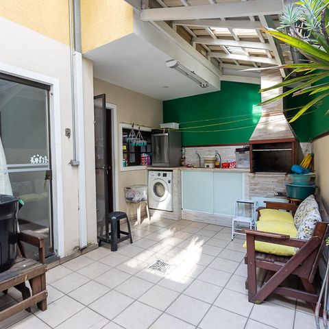 Casa à venda com 86m², 3 quartos e 2 vagas Casa à venda com 86m², 3 quartos e 2 vagasÁrea comum