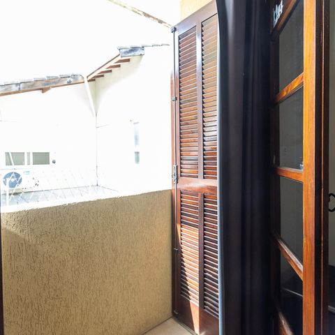 Casa à venda com 86m², 3 quartos e 2 vagas Casa à venda com 86m², 3 quartos e 2 vagasSacada/Suite