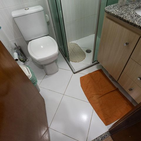 Casa à venda com 86m², 3 quartos e 2 vagas Casa à venda com 86m², 3 quartos e 2 vagasBanheiro