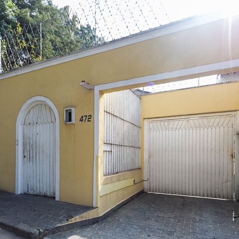 Casa à venda com 86m², 3 quartos e 2 vagas Casa à venda com 86m², 3 quartos e 2 vagasFachada