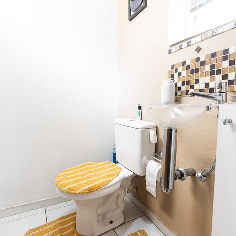 Casa à venda com 86m², 3 quartos e 2 vagas Casa à venda com 86m², 3 quartos e 2 vagasLavabo