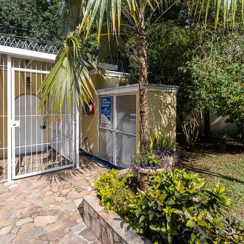 Casa à venda com 86m², 3 quartos e 2 vagas Casa à venda com 86m², 3 quartos e 2 vagasFachada