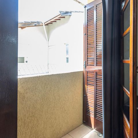 Casa à venda com 86m², 3 quartos e 2 vagas Casa à venda com 86m², 3 quartos e 2 vagasSacada/Suite