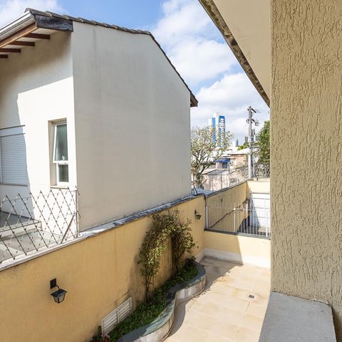 Casa à venda com 86m², 3 quartos e 2 vagas Casa à venda com 86m², 3 quartos e 2 vagasSacada/Suite/Vista