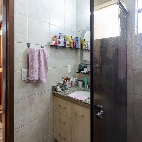 Casa à venda com 86m², 3 quartos e 2 vagas Casa à venda com 86m², 3 quartos e 2 vagasBanheiro/Suite