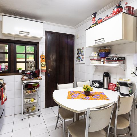 Casa à venda com 86m², 3 quartos e 2 vagas Casa à venda com 86m², 3 quartos e 2 vagasCozinha