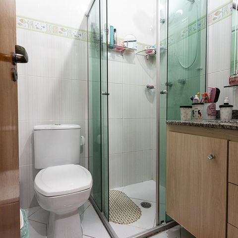 Casa à venda com 86m², 3 quartos e 2 vagas Casa à venda com 86m², 3 quartos e 2 vagasBanheiro