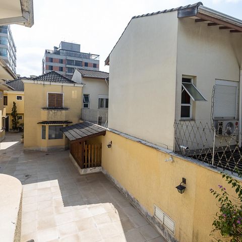 Casa à venda com 86m², 3 quartos e 2 vagas Casa à venda com 86m², 3 quartos e 2 vagasSacada/Suite/Vista