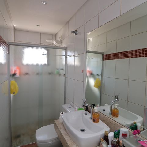 Casa à venda com 180m², 2 quartos e 2 vagasBanheiro da Suíte 2