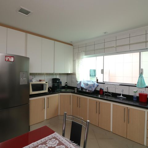 Casa à venda com 180m², 2 quartos e 2 vagasCozinha