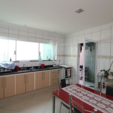 Casa à venda com 180m², 2 quartos e 2 vagasCozinha