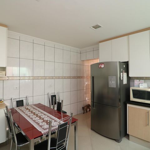 Casa à venda com 180m², 2 quartos e 2 vagasCozinha