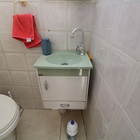 Casa à venda com 180m², 2 quartos e 2 vagasBanheiro de serviço