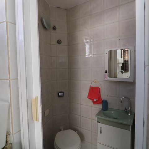 Casa à venda com 180m², 2 quartos e 2 vagasBanheiro de serviço
