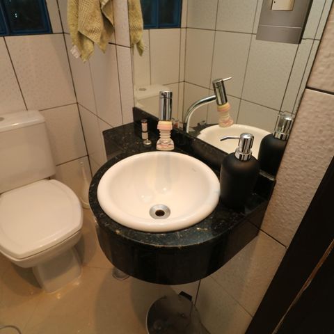Casa à venda com 180m², 2 quartos e 2 vagasLavabo