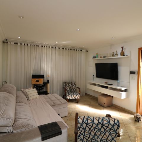 Casa à venda com 180m², 2 quartos e 2 vagasSala