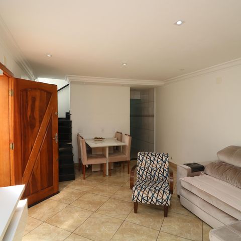 Casa à venda com 180m², 2 quartos e 2 vagasSala