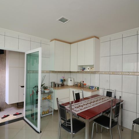 Casa à venda com 180m², 2 quartos e 2 vagasCozinha