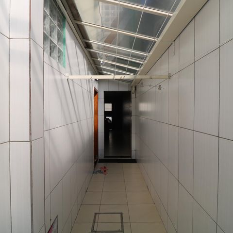 Casa à venda com 180m², 2 quartos e 2 vagasCorredor