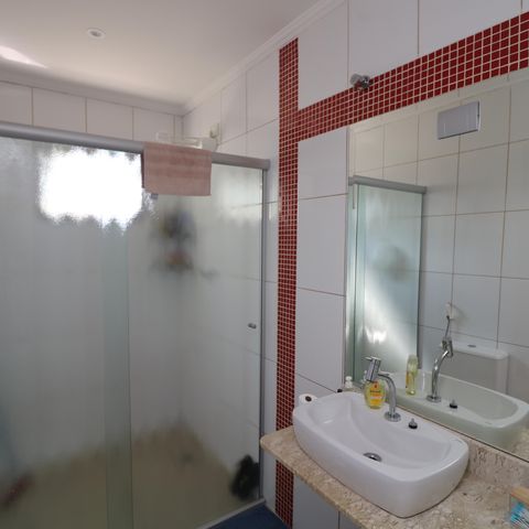 Casa à venda com 180m², 2 quartos e 2 vagasBanheiro da Suíte