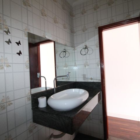 Casa à venda com 170m², 3 quartos e 3 vagasBanheiro
