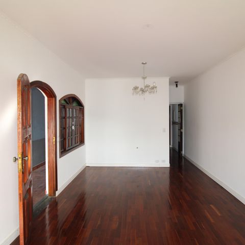 Casa à venda com 170m², 3 quartos e 3 vagasSala