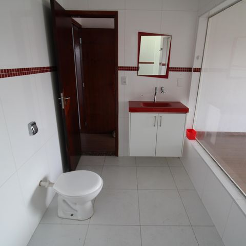 Casa à venda com 170m², 3 quartos e 3 vagas Banheiro Suíte 3