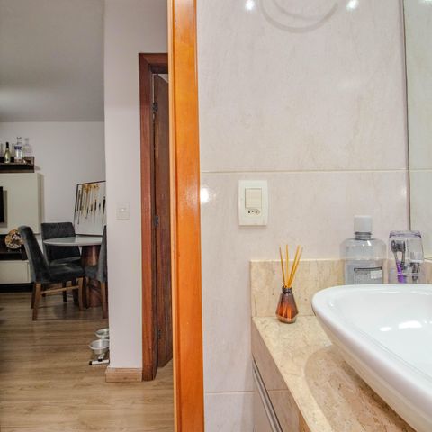Apartamento à venda com 57m², 2 quartos e sem vaga Apartamento à venda com 57m², 2 quartos e sem vagaBanheiro