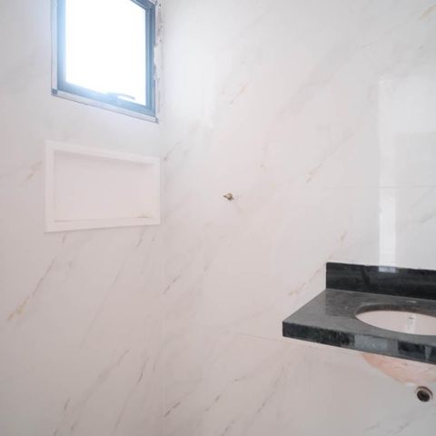 Casa à venda com 79m², 2 quartos e 2 vagasBanheiro da Suíte 1