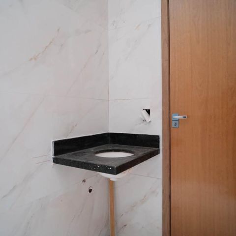Casa à venda com 79m², 2 quartos e 2 vagasBanheiro da Suíte 2