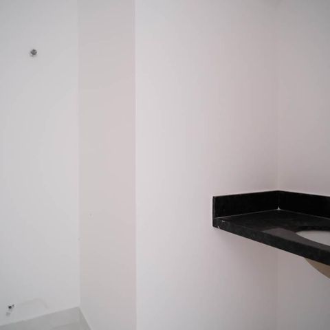 Casa à venda com 79m², 2 quartos e 2 vagasLavabo