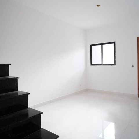 Casa à venda com 79m², 2 quartos e 2 vagasSala