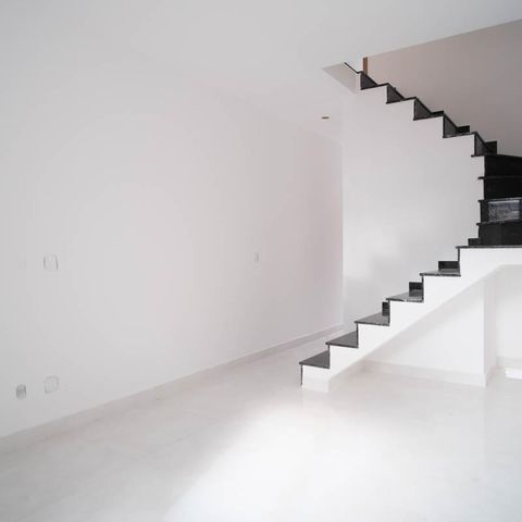 Casa à venda com 79m², 2 quartos e 2 vagasSala