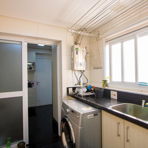 Apartamento à venda com 118m², 3 quartos e 4 vagas Apartamento à venda com 118m², 3 quartos e 4 vagasÁrea de serviço
