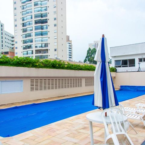 Apartamento à venda com 118m², 3 quartos e 4 vagas Apartamento à venda com 118m², 3 quartos e 4 vagasÁrea comum - Piscina